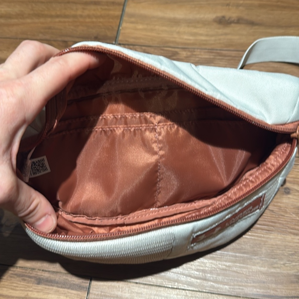 Under Armour Fanny Pack - Picture 3 of 4
